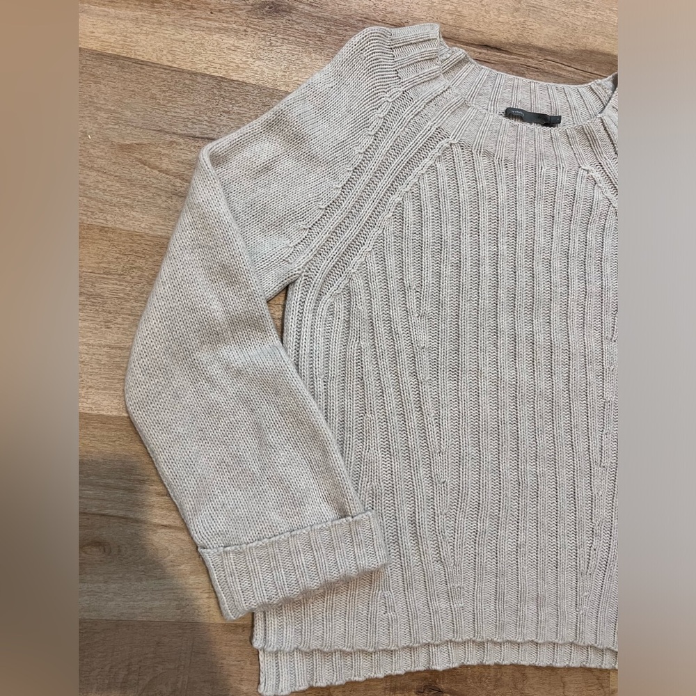 [SOLD] Vince Women's Gray Sweater - Picture 4 of 6